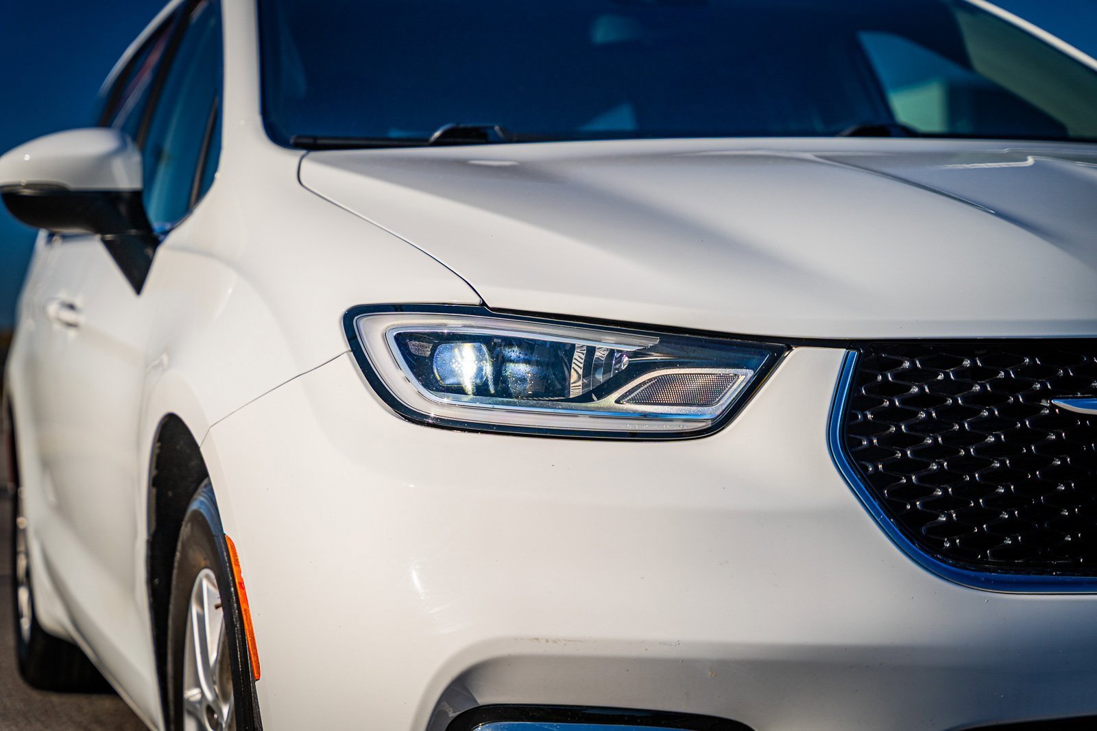 Used 2023 Chrysler Pacifica Touring-L image 10