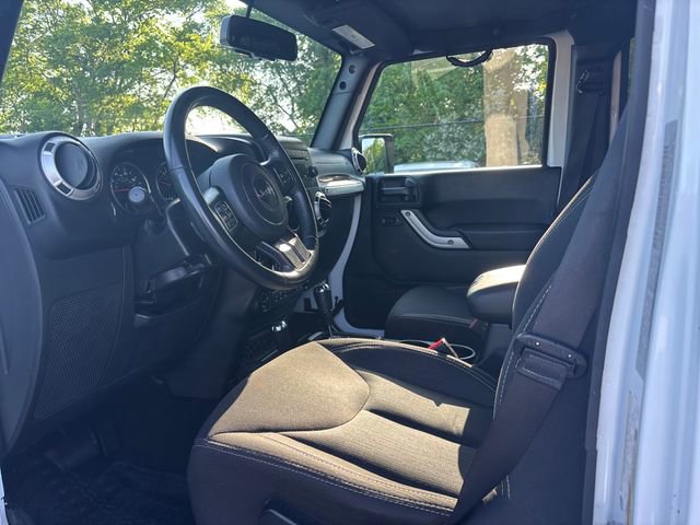 Used 2018 Jeep Wrangler Unlimited Sahara w/ Connectivity Group image 13