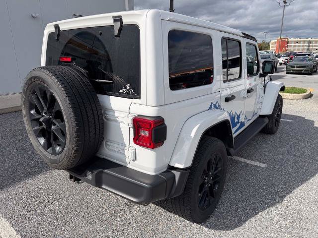Used 2021 Jeep Wrangler Unlimited Sahara w/ Dual Top Group AWD/4WD image 8
