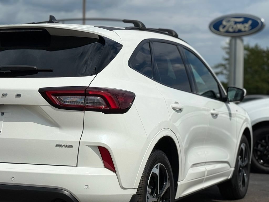 Certified 2023 Ford Escape ST-Line Select w/ Tech Pack #2 AWD/4WD image 32