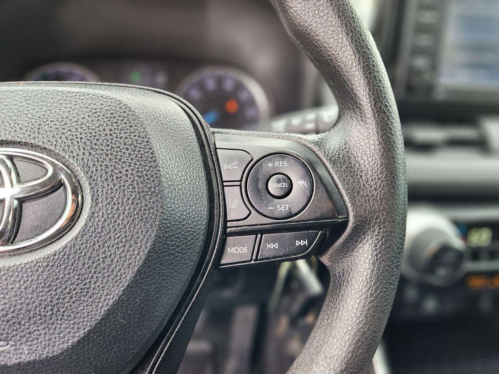 Used 2022 Toyota RAV4 LE image 28