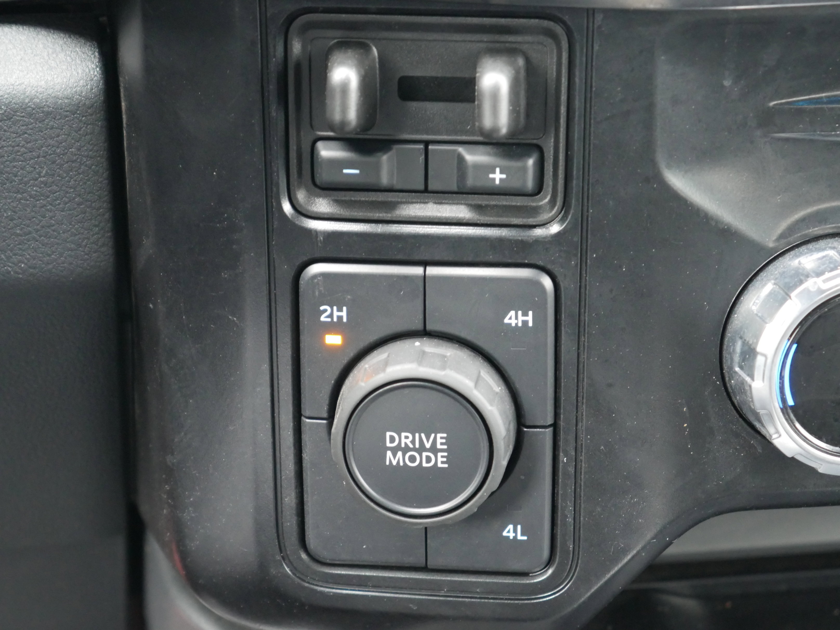 Certified 2025 Ford F450 Lariat image 9