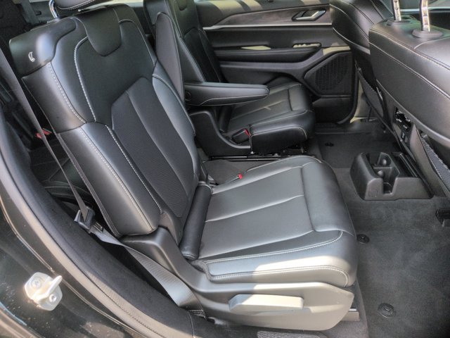 Used 2023 Jeep Grand Cherokee L Limited w/ Luxury Tech Group II AWD/4WD image 34