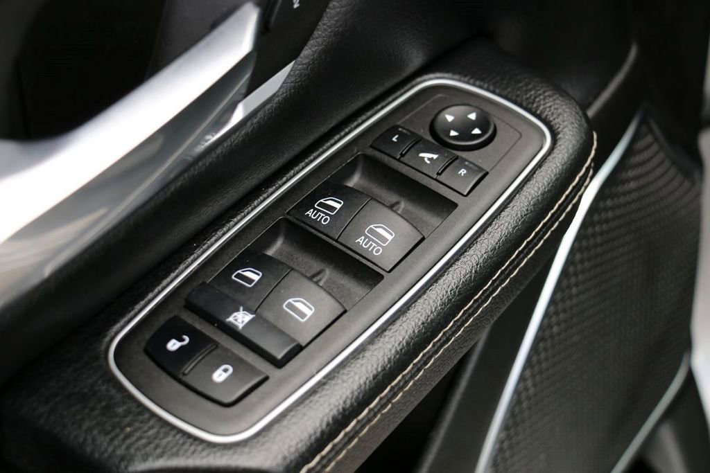 Used 2024 RAM 1500 Laramie image 12