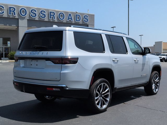 Used 2022 Jeep Wagoneer Series III w/ Premium Group I AWD/4WD image 4