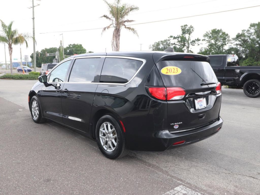 Used 2023 Chrysler Voyager LX FWD image 8