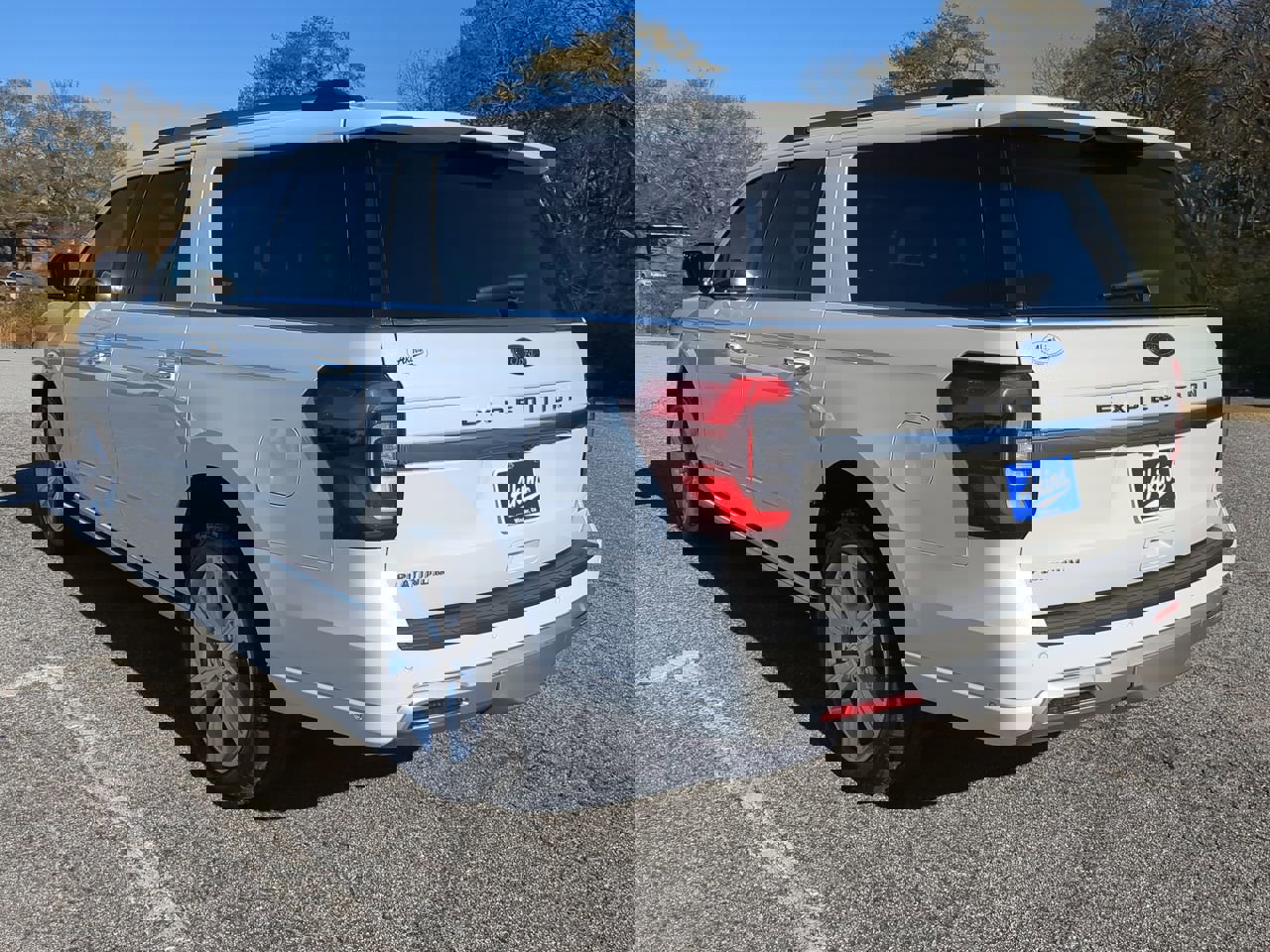 Certified 2024 Ford Expedition Max Platinum image 5