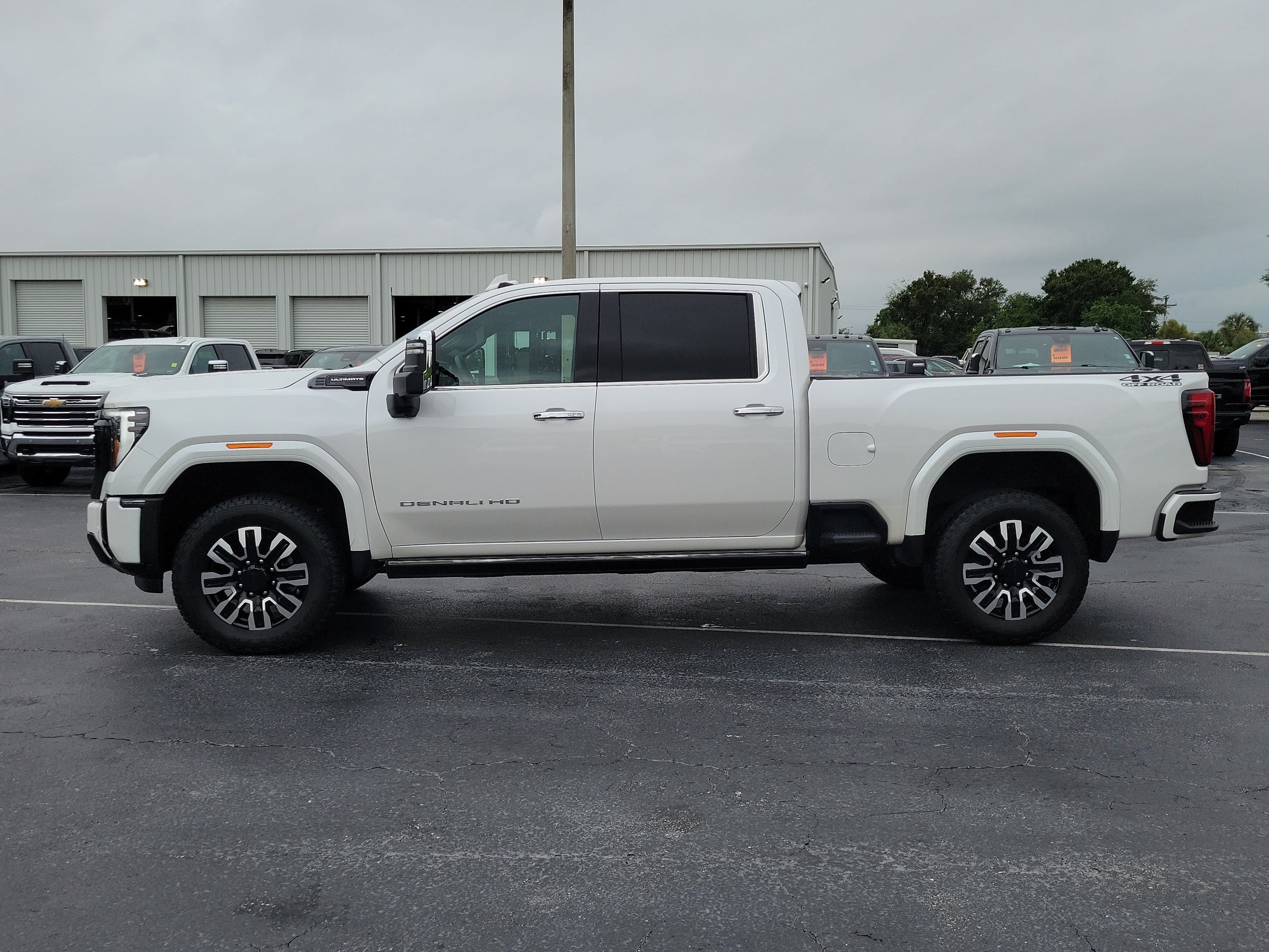 Used 2025 GMC Sierra 2500 Denali Ultimate AWD/4WD image 6