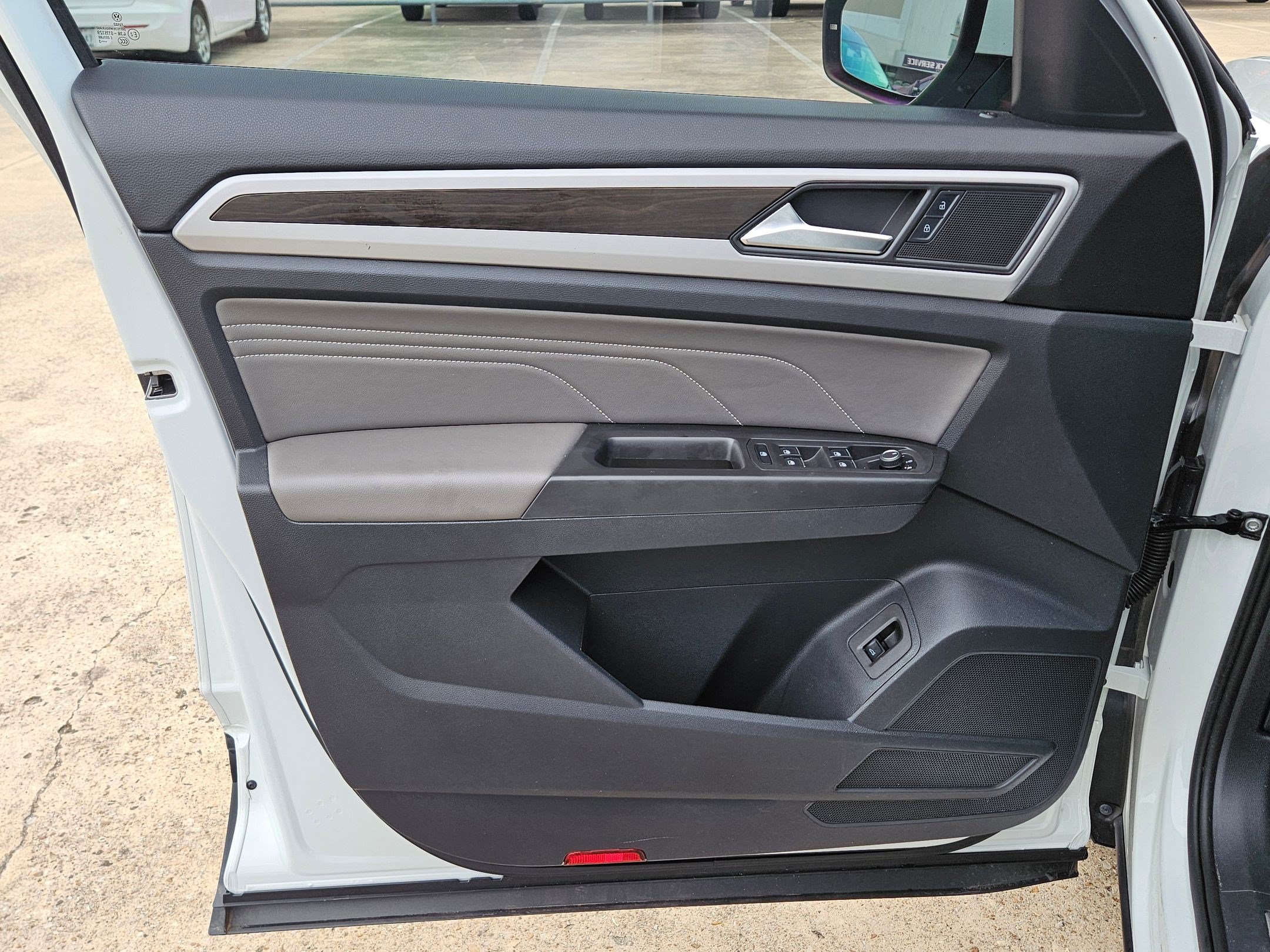 Used 2023 Volkswagen Atlas SE w/ Panoramic Sunroof Package FWD image 14