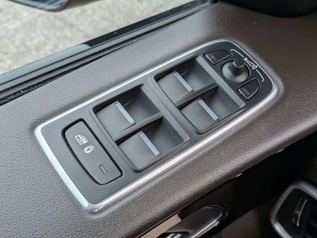 Used 2017 Jaguar F-PACE Prestige image 30