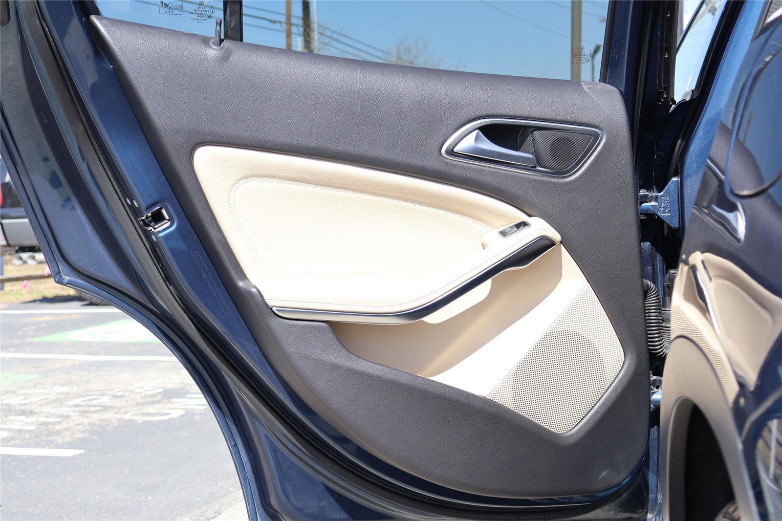 Used 2020 Mercedes-Benz GLA 250 4MATIC image 30