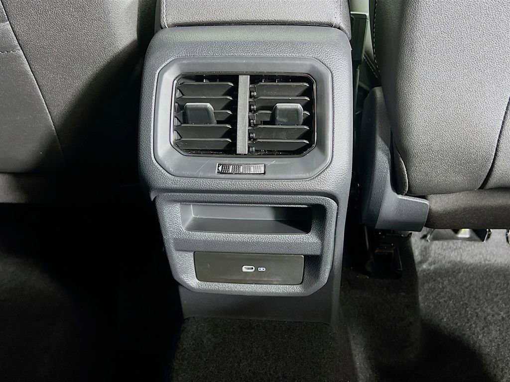 Used 2024 Volkswagen Taos SE w/ Panoramic Sunroof Package AWD/4WD image 30