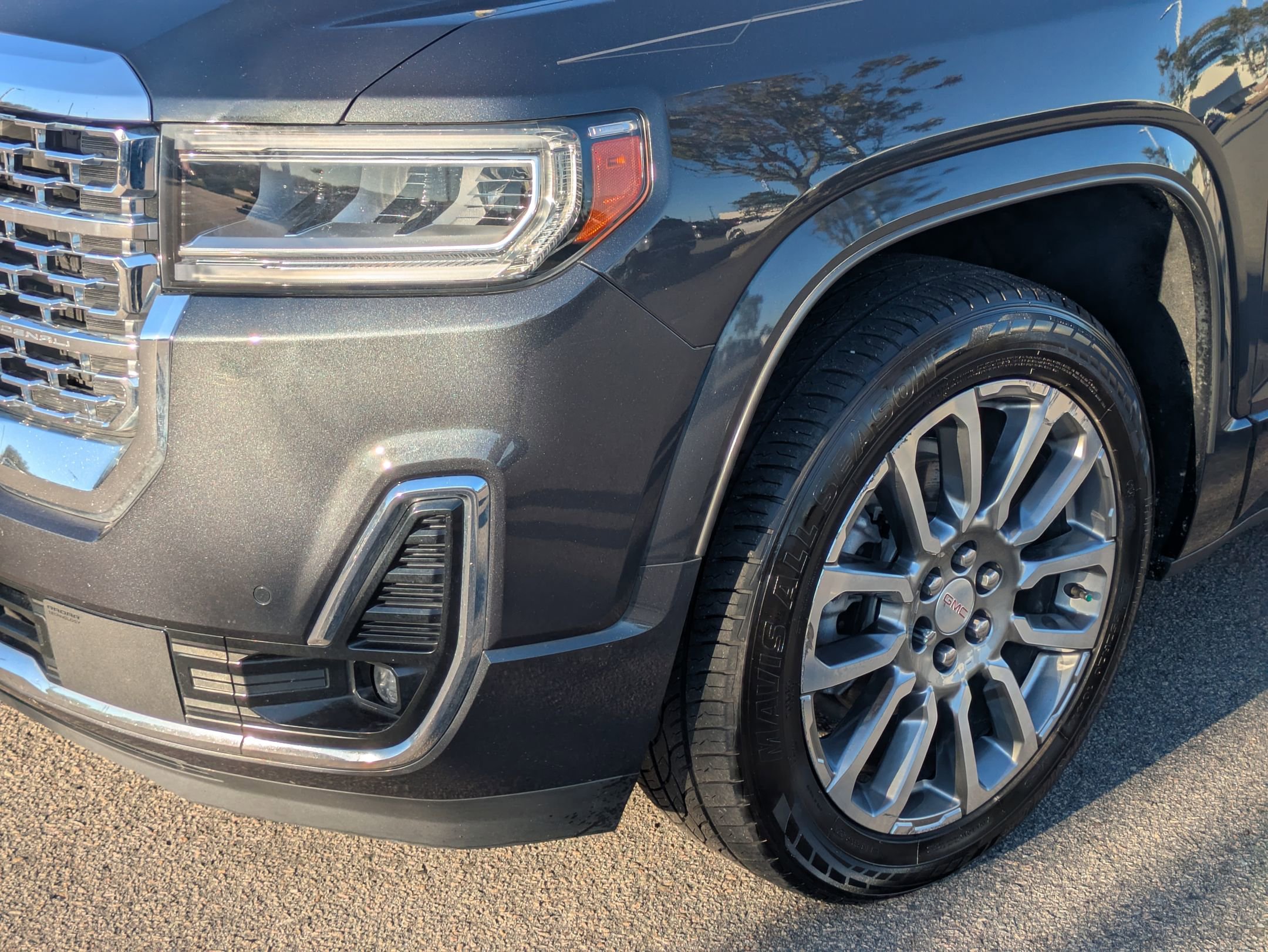 Used 2022 GMC Acadia Denali w/ Denali Ultimate Package image 10