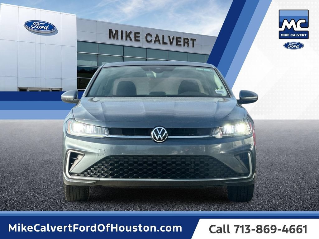 Used 2025 Volkswagen Jetta SE FWD image 8