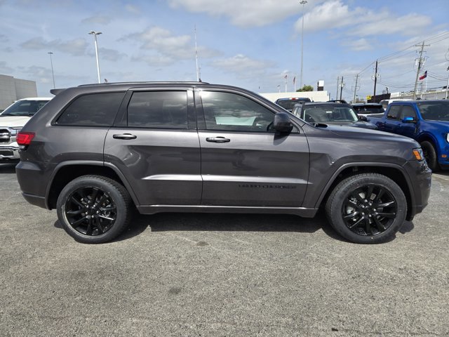 Used 2021 Jeep Grand Cherokee Laredo X image 2