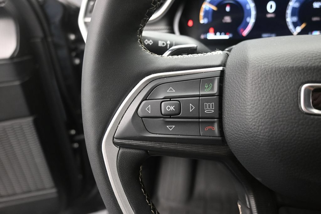 Used 2024 Jeep Grand Cherokee L Altitude RWD image 28