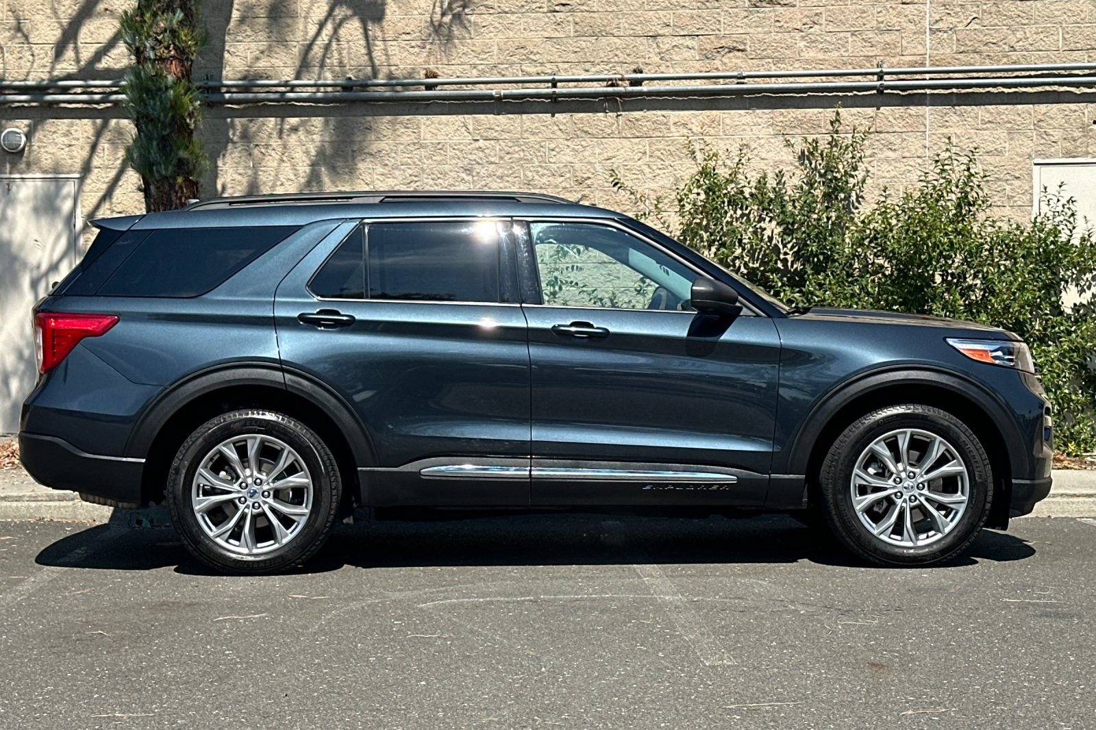 Certified 2024 Ford Explorer XLT w/ Equipment Group 202A AWD/4WD image 2