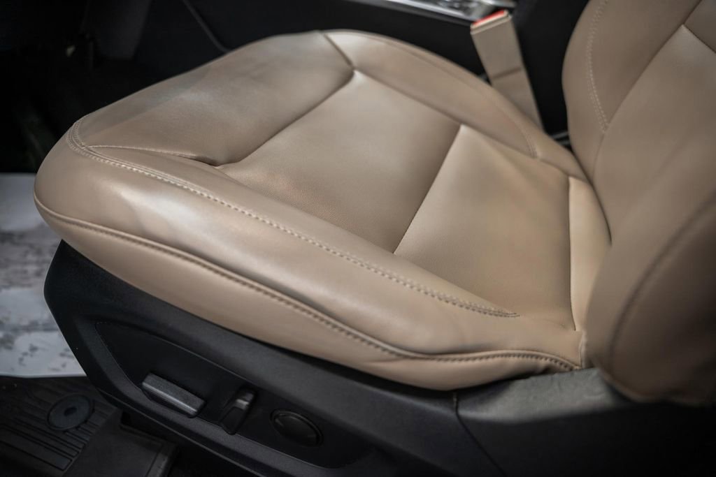 Certified 2021 Ford Explorer XLT w/ Equipment Group 202A image 38