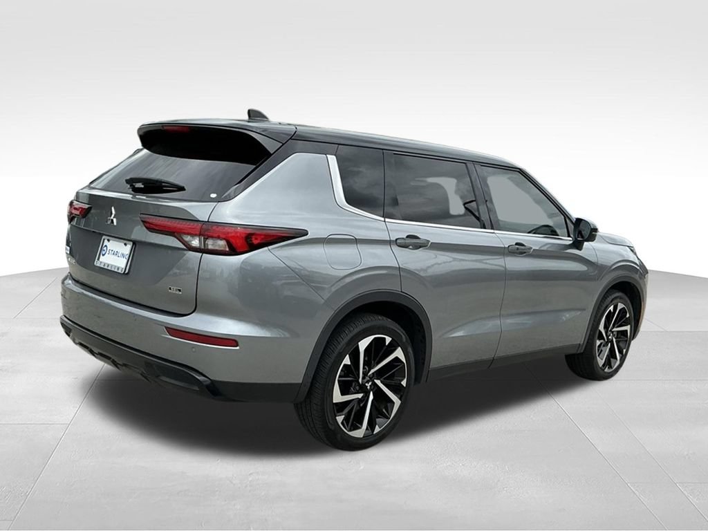 Used 2023 Mitsubishi Outlander SEL FWD image 13