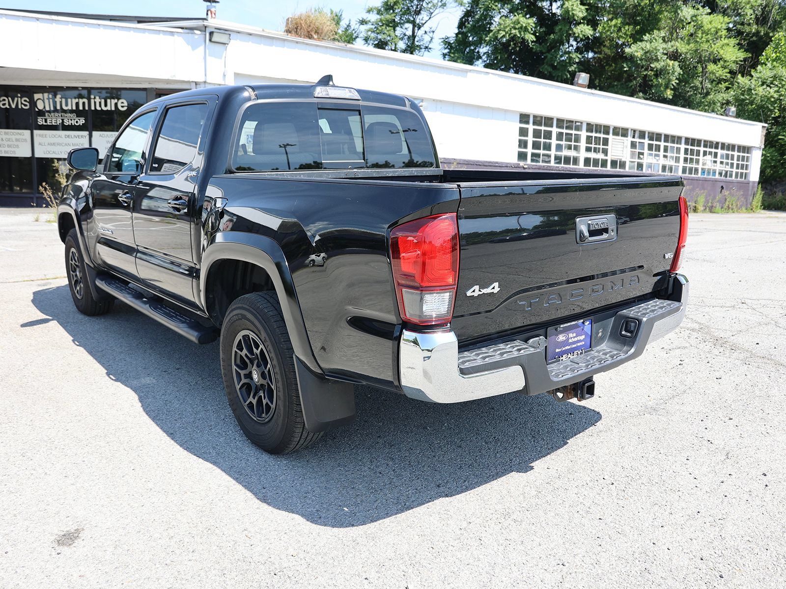 Used 2021 Toyota Tacoma SR5 AWD/4WD image 5