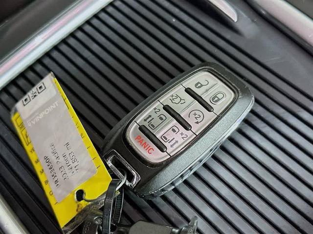 Used 2023 Chrysler Pacifica Touring-L FWD image 20