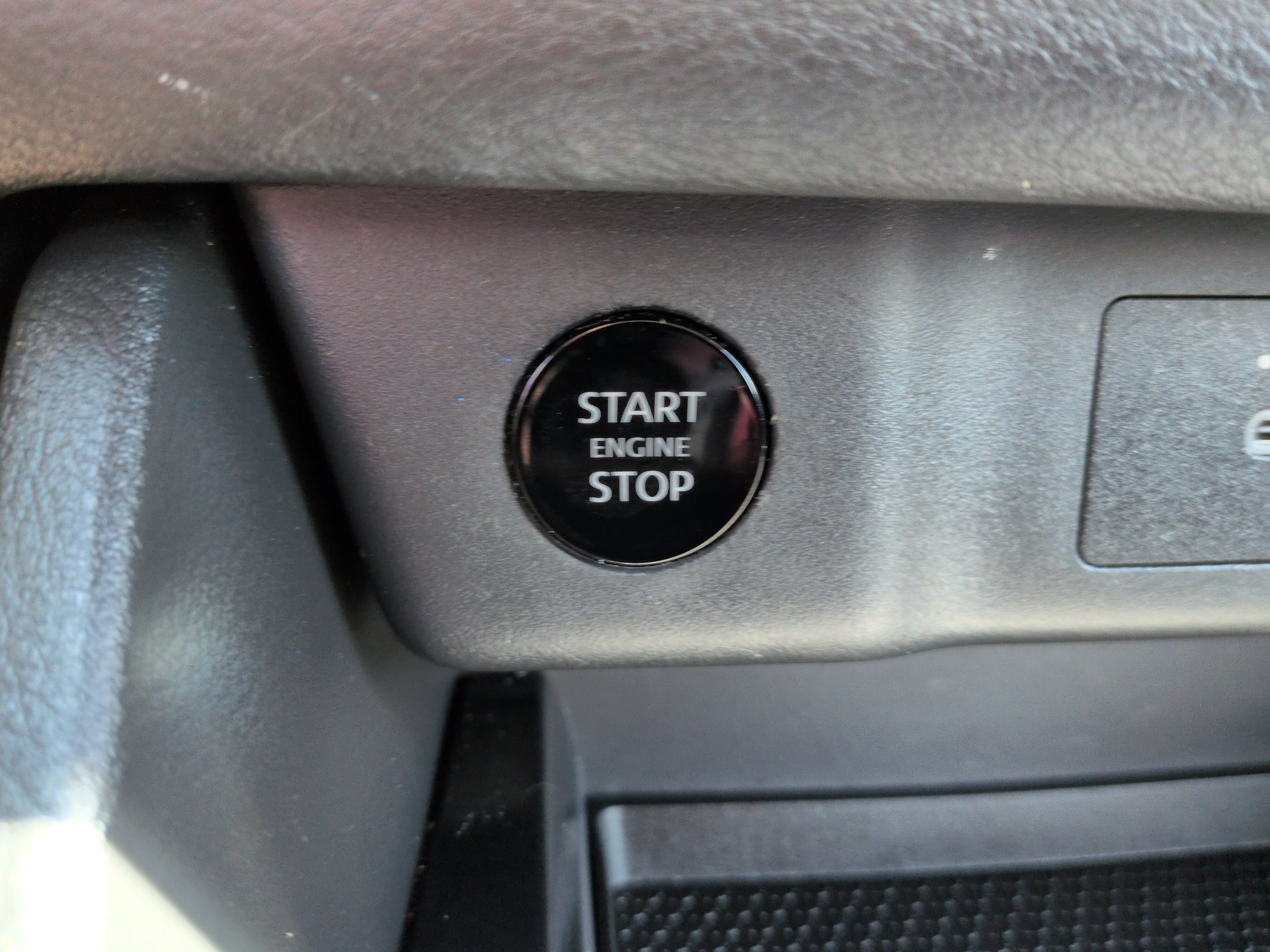 Used 2025 Nissan Rogue SV w/ SV Premium Package FWD image 26
