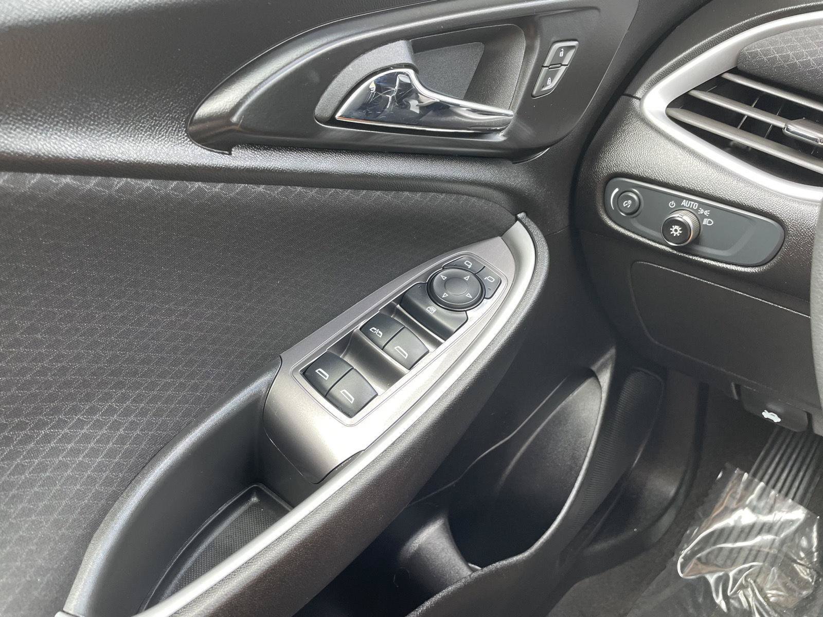 Used 2025 Chevrolet Malibu LT FWD image 29