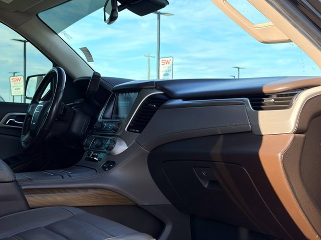 Used 2020 GMC Yukon XL Denali w/ Denali Premium Package AWD/4WD image 19