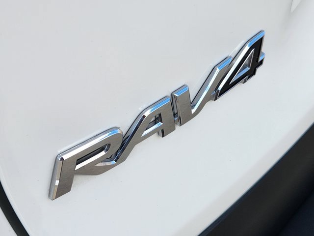 Used 2025 Toyota RAV4 LE AWD/4WD image 11