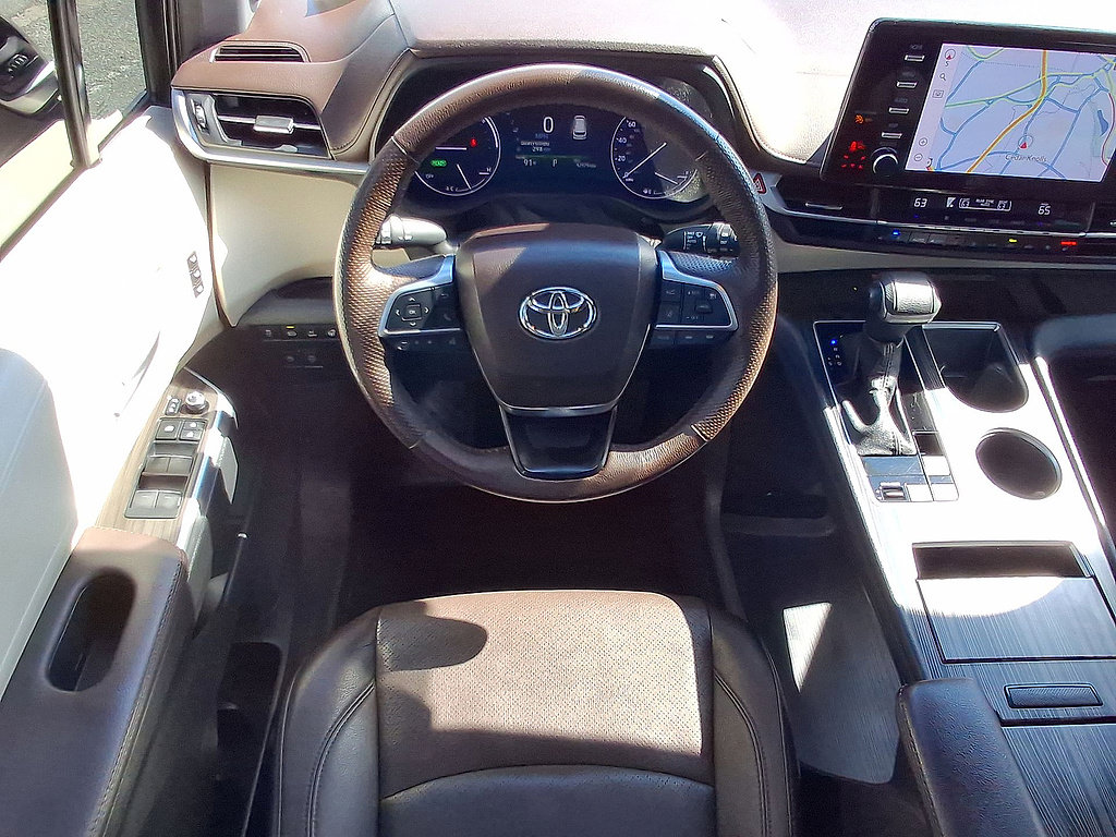 Used 2023 Toyota Sienna Platinum AWD/4WD image 27