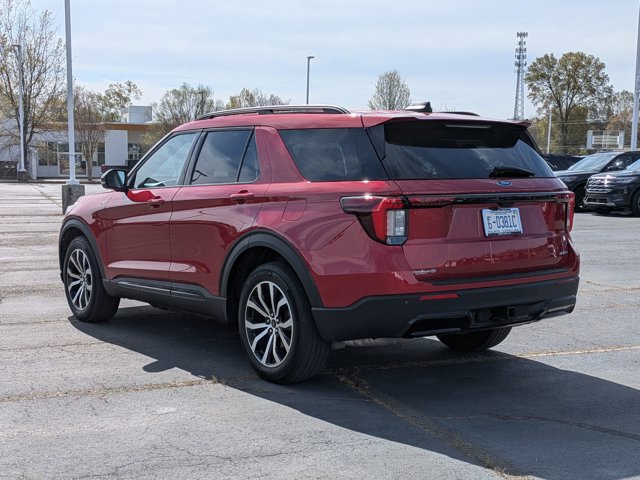Certified 2025 Ford Explorer ST-Line image 3