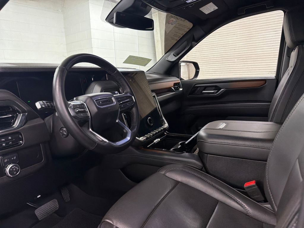 Used 2025 GMC Yukon XL Denali image 6