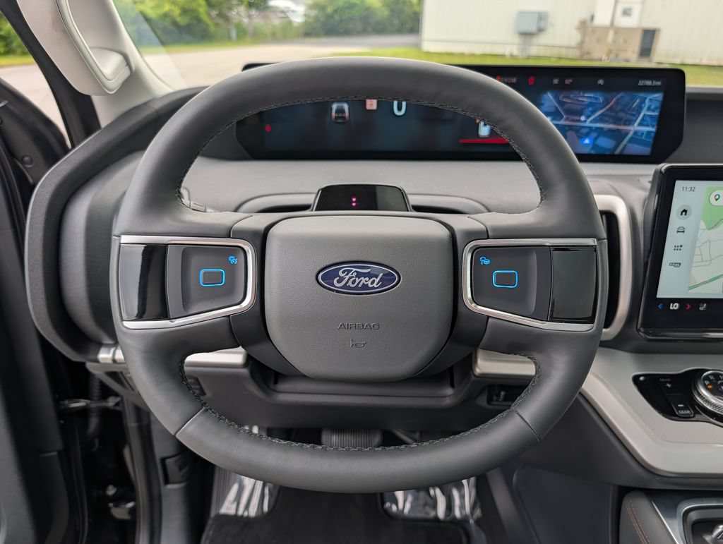 Certified 2025 Ford Expedition Active AWD/4WD image 7