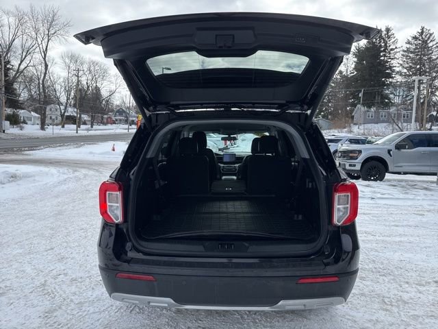 Certified 2021 Ford Explorer XLT w/ Equipment Group 202A image 9