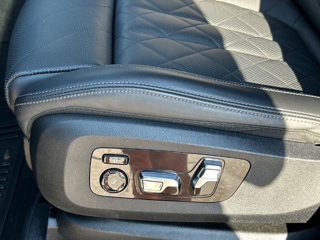 Used 2025 BMW X7 xDrive40i AWD/4WD image 14