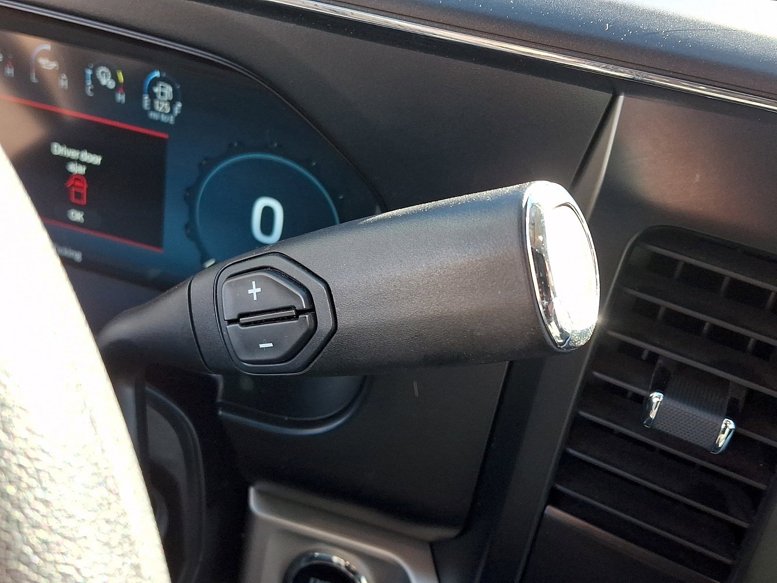 Certified 2023 Ford F250 XLT w/ Black Appearance Package image 13