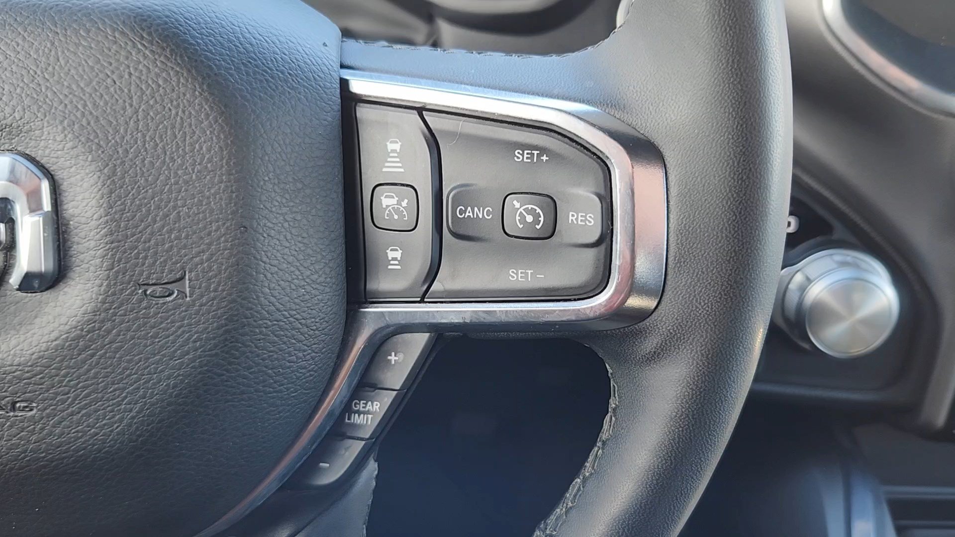 Used 2025 RAM 1500 Laramie AWD/4WD image 13