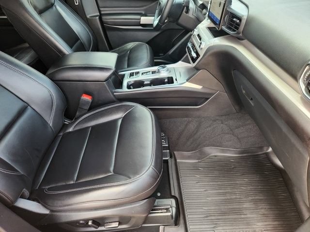 Certified 2023 Ford Explorer XLT w/ Equipment Group 202A RWD image 13