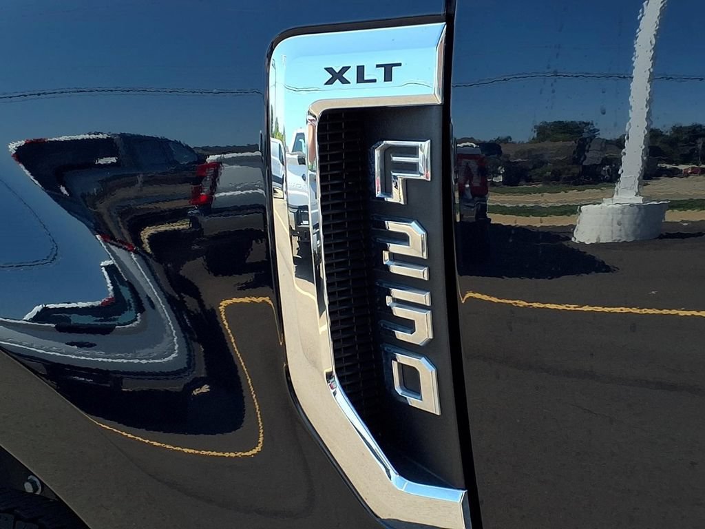 Certified 2022 Ford F250 XLT w/ XLT Value Package AWD/4WD image 10
