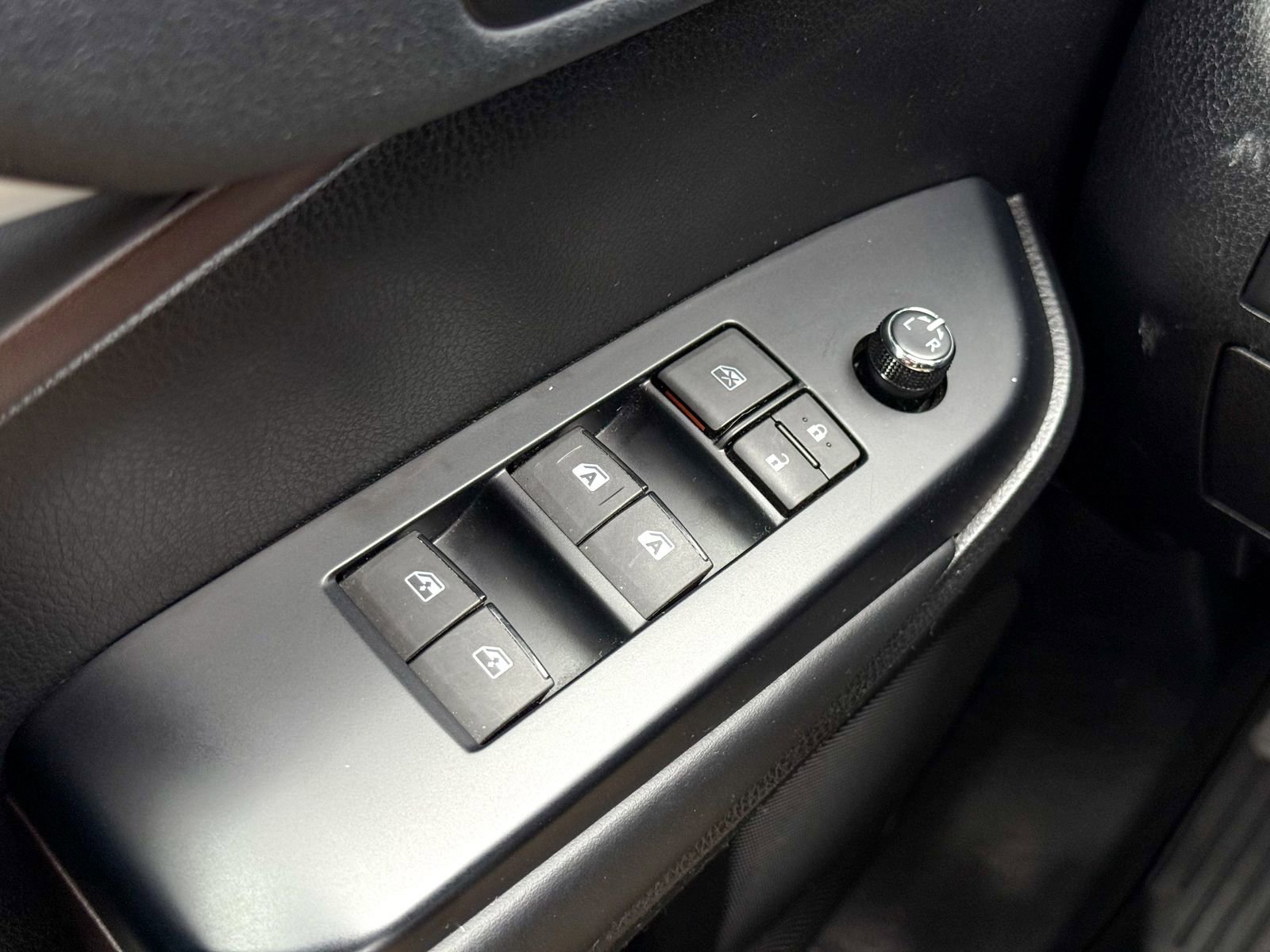 Used 2019 Toyota Highlander XLE AWD/4WD image 33