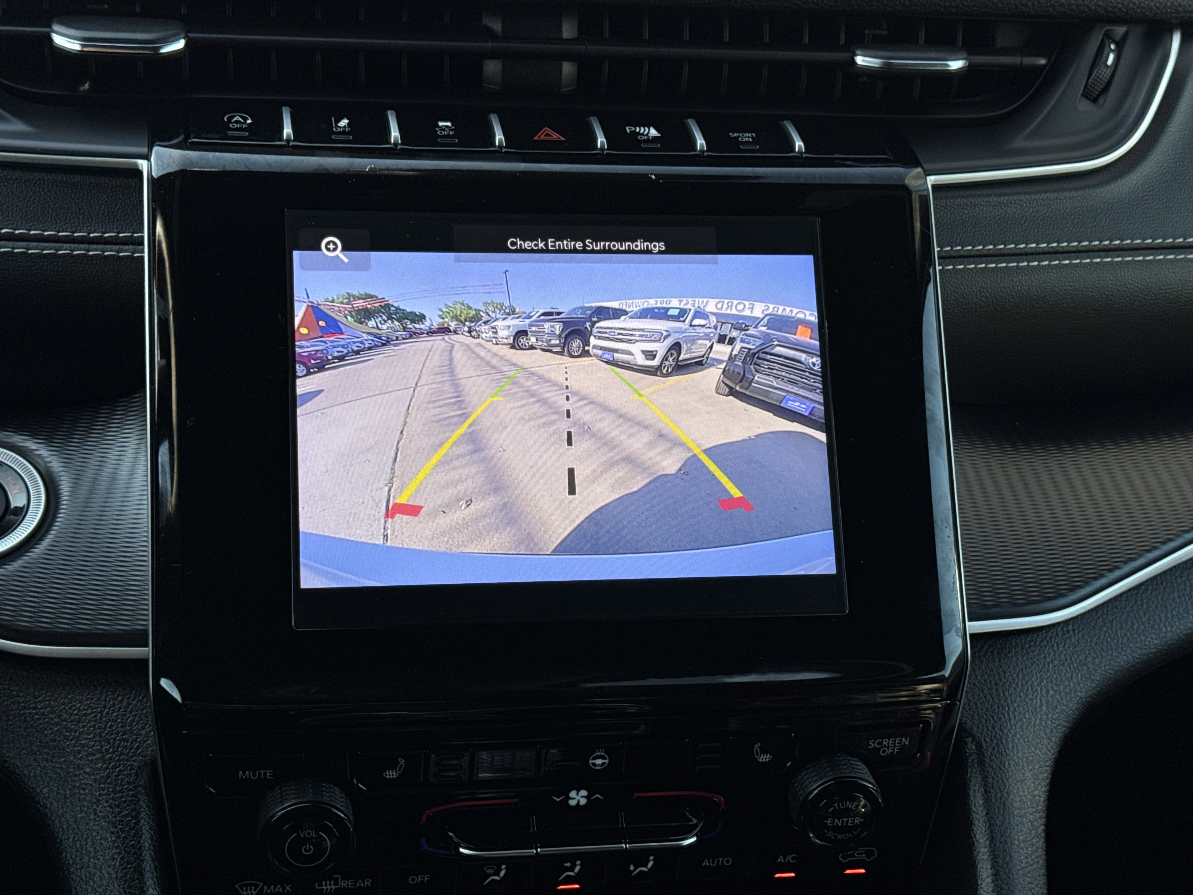 Used 2024 Jeep Grand Cherokee L Altitude image 25