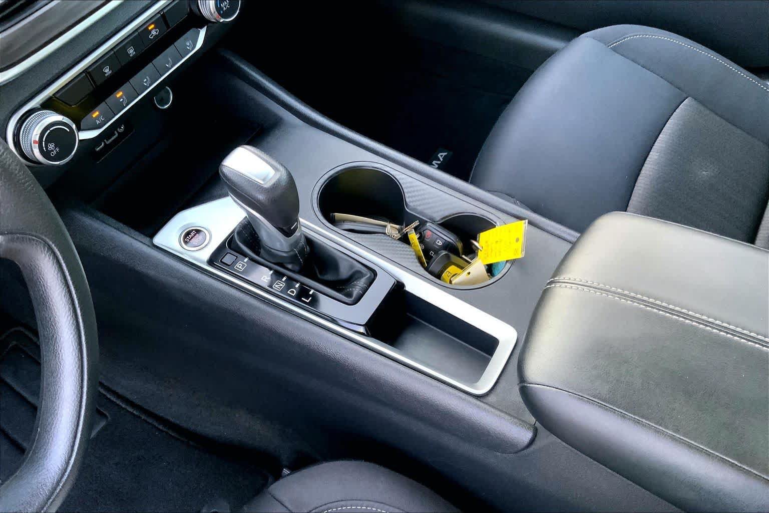Used 2025 Nissan Altima 2.5 SV FWD image 15