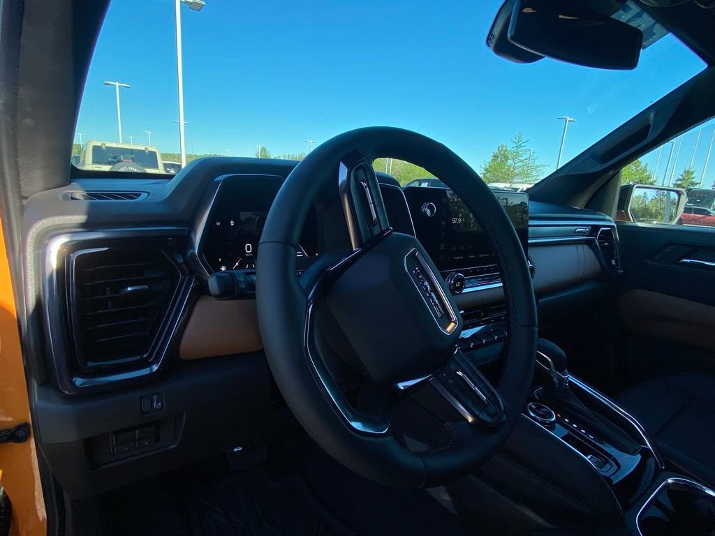 Used 2025 GMC Canyon AT4 w/ AT4 Premium Package image 9