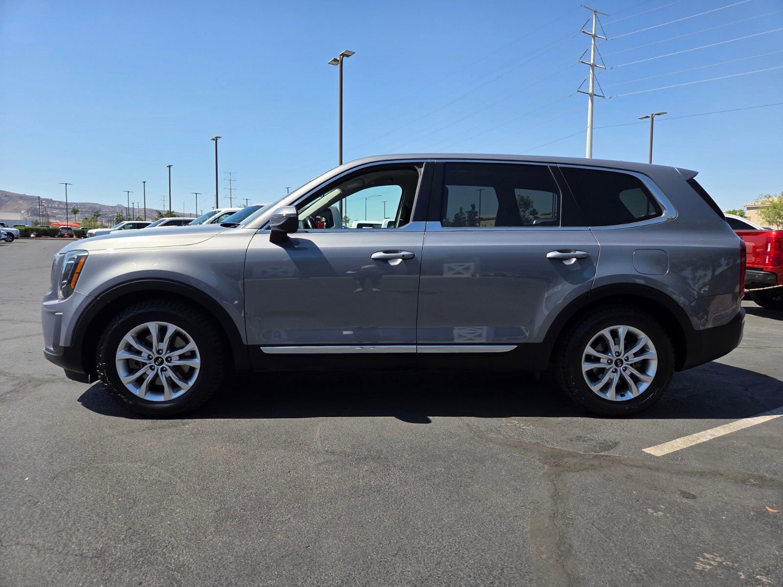 Used 2021 Kia Telluride LX AWD/4WD image 3