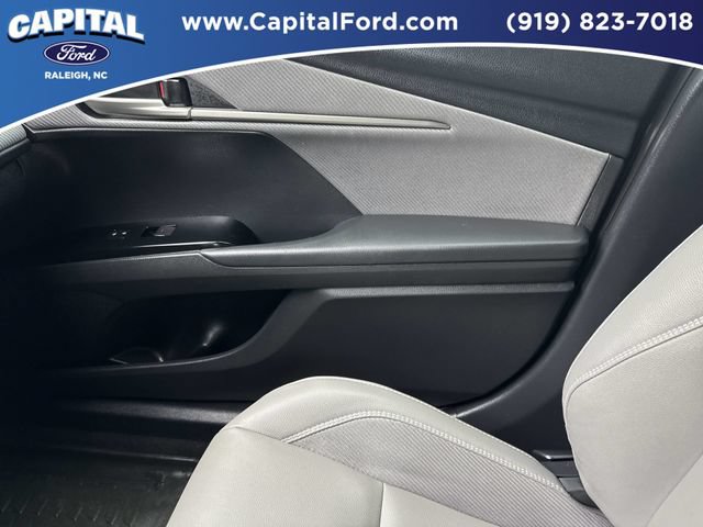 Used 2025 Toyota Camry SE FWD image 28