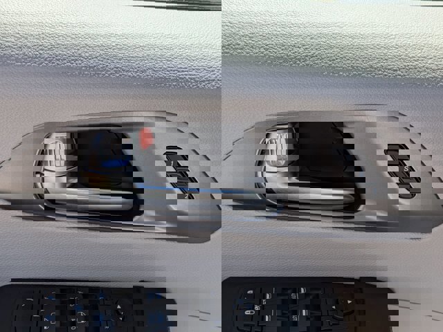 Used 2023 Chrysler Pacifica Touring-L image 13