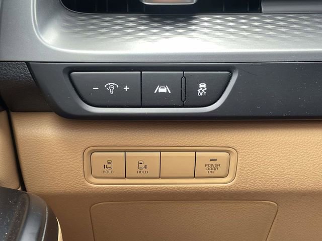 Used 2023 Kia Carnival LX FWD image 32