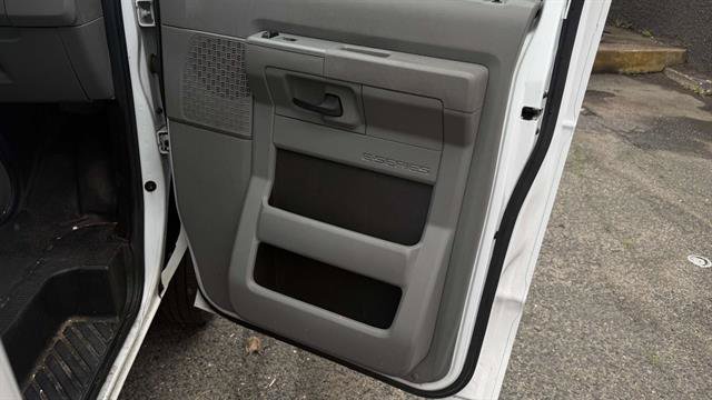 Certified 2024 Ford E-450 and Econoline 450 Super Duty w/ Power Windows & Locks Group RWD image 25