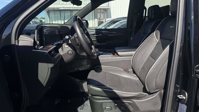 Used 2024 Cadillac Escalade Premium Luxury AWD/4WD image 10