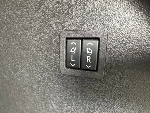 Used 2018 Buick Enclave Premium w/ LPO, Hit The Road Package AWD/4WD image 32